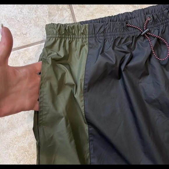 Nike Sportswear Icon Clash Athleisure Woven Mini Skirt Green/Black Medium NWOT - Picture 8 of 15